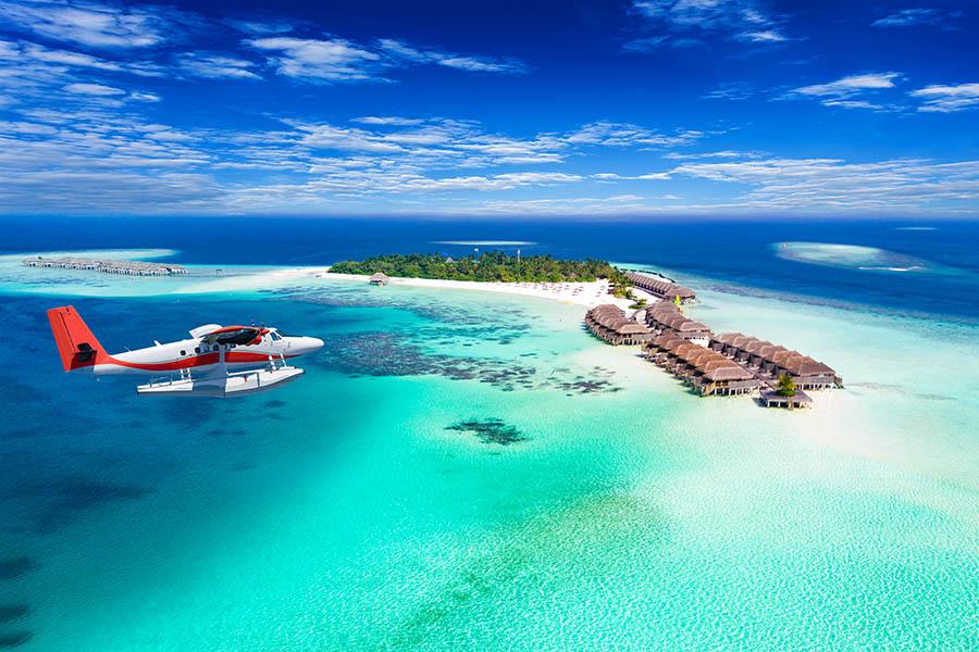 900x600-maldives-aerial-sea-plane-over-islands