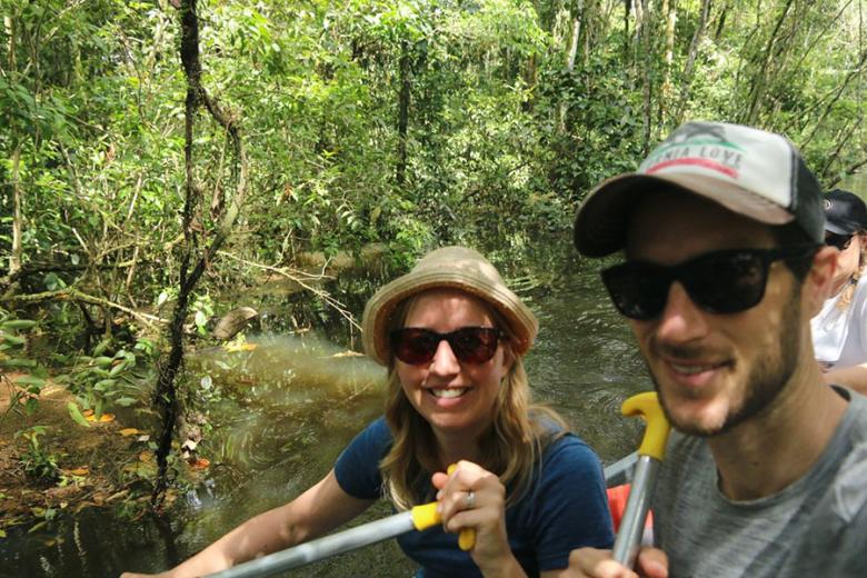 Immersion dans la jungle amazonienne : balade en bateau