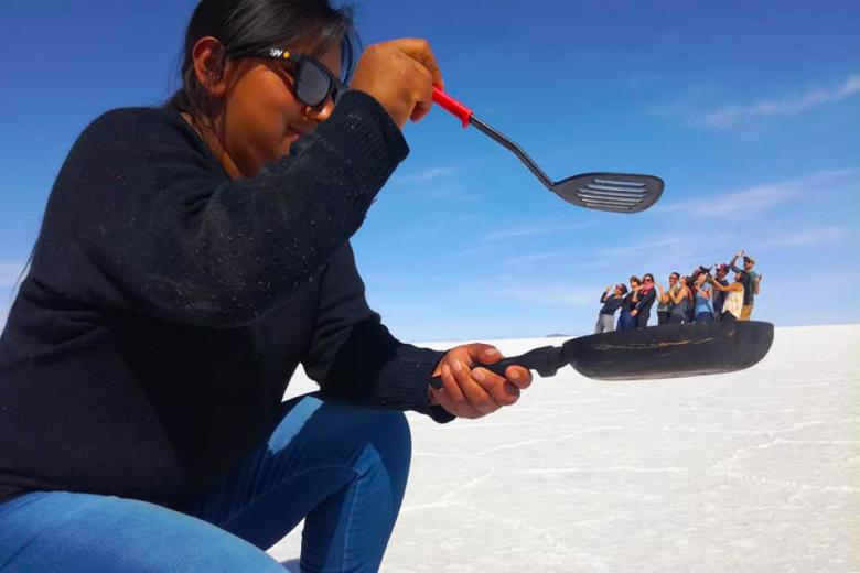 Séjour en Argentine et Bolive : photo utilisant la perspective sur le salar d'Uyuni