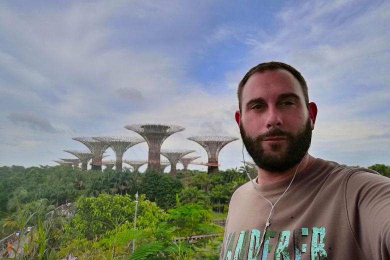 Mini tour du monde en 3 semaines - Audric devant les Gardens By The Bay, Singapour