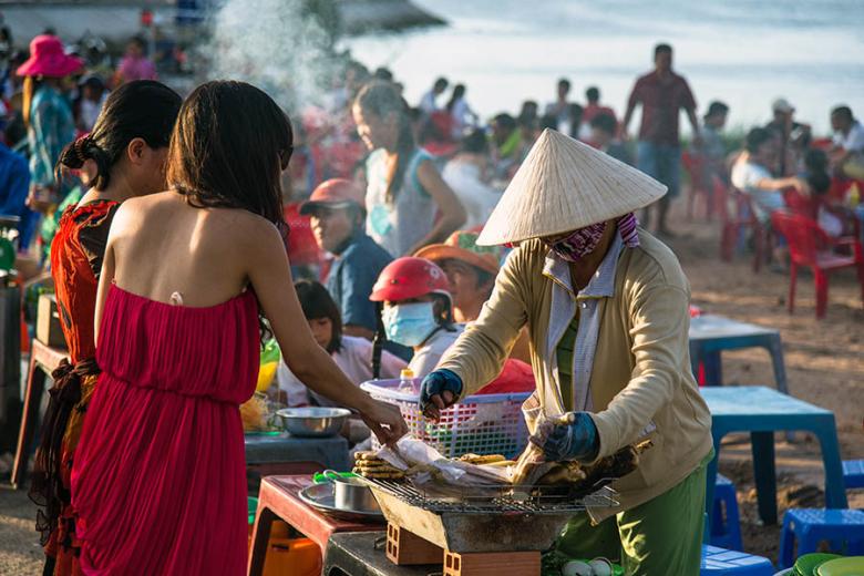 vietnam_phu-quoc-beach-market-900x600