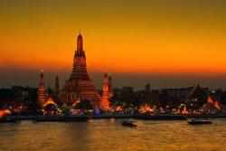 The temple of Wat Arun, Bangkok | Fly round the world Business Class