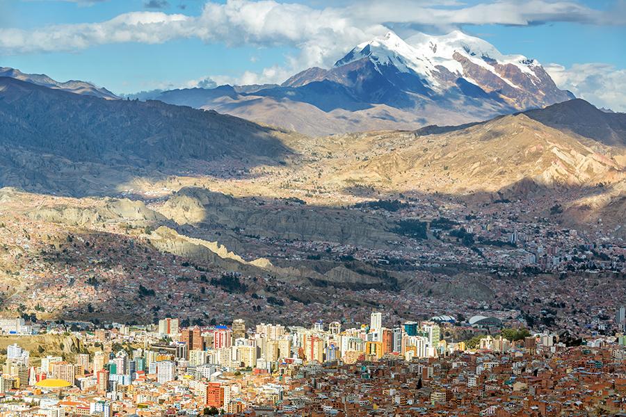 Chris and Debs cycled out of La Paz surounded by snow-capped mountains